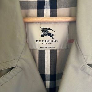 New petite tan Burberry trench, size small, double breasted knee-length